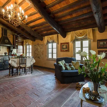 Villa In Lucca With Private
