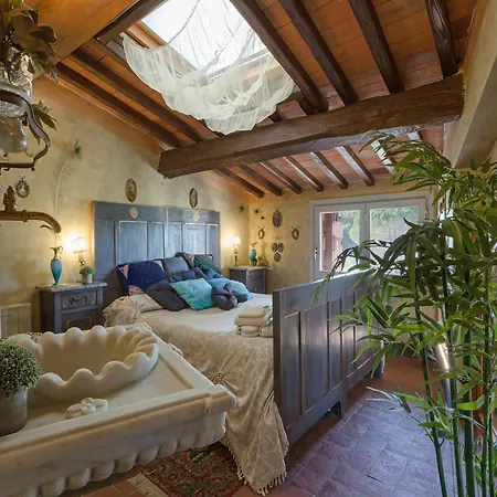 Villa In Lucca With Private